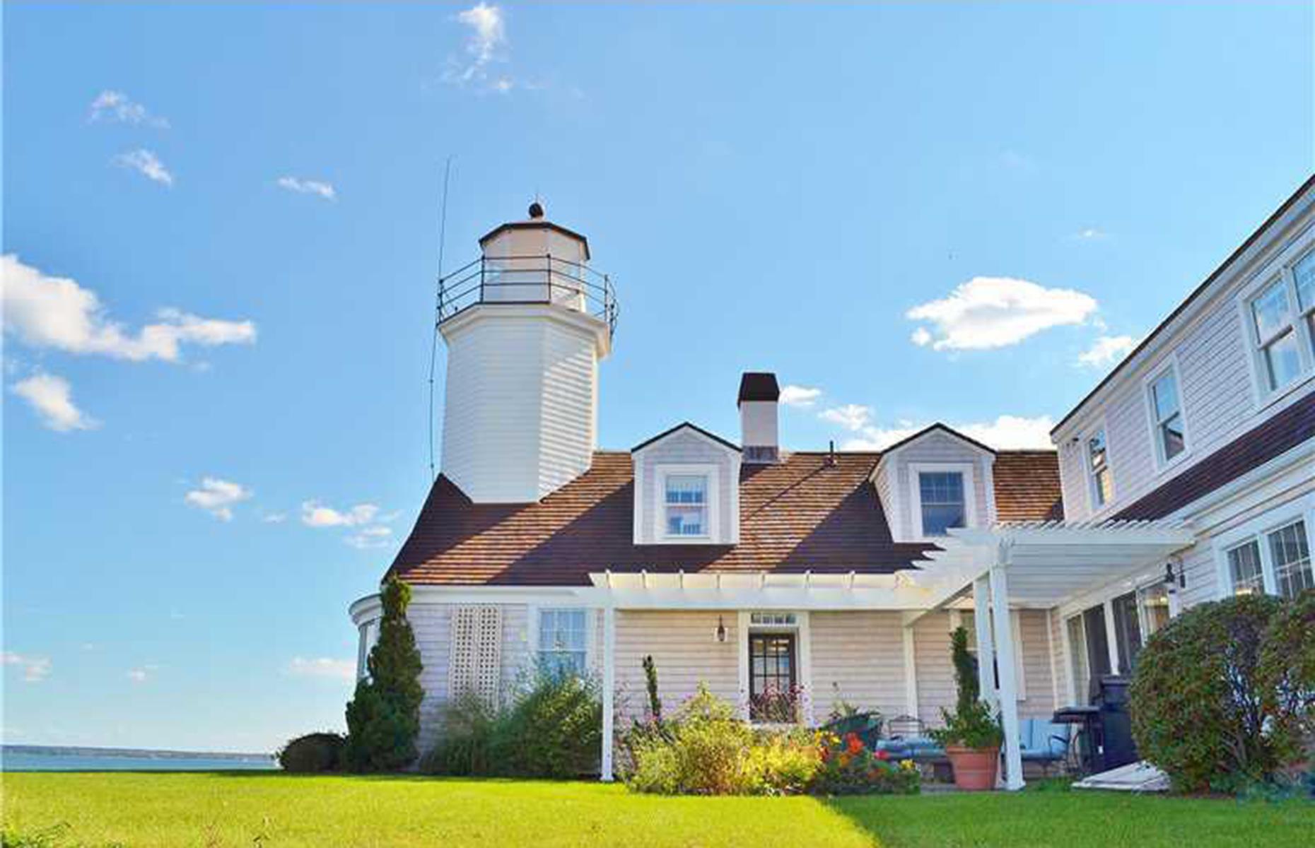 Poplar Point lighthouse, USA: The world's most romantic lighthouse conversions